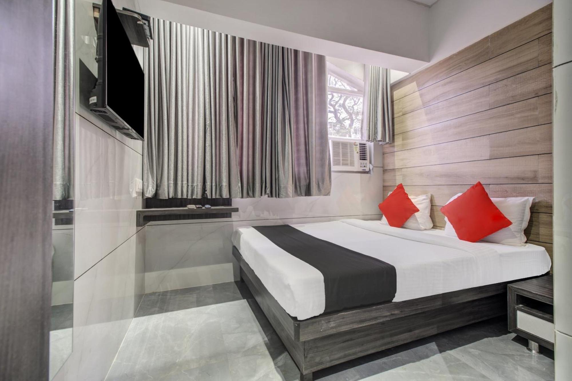 Hotel Spring Residency Мумбай Екстериор снимка
