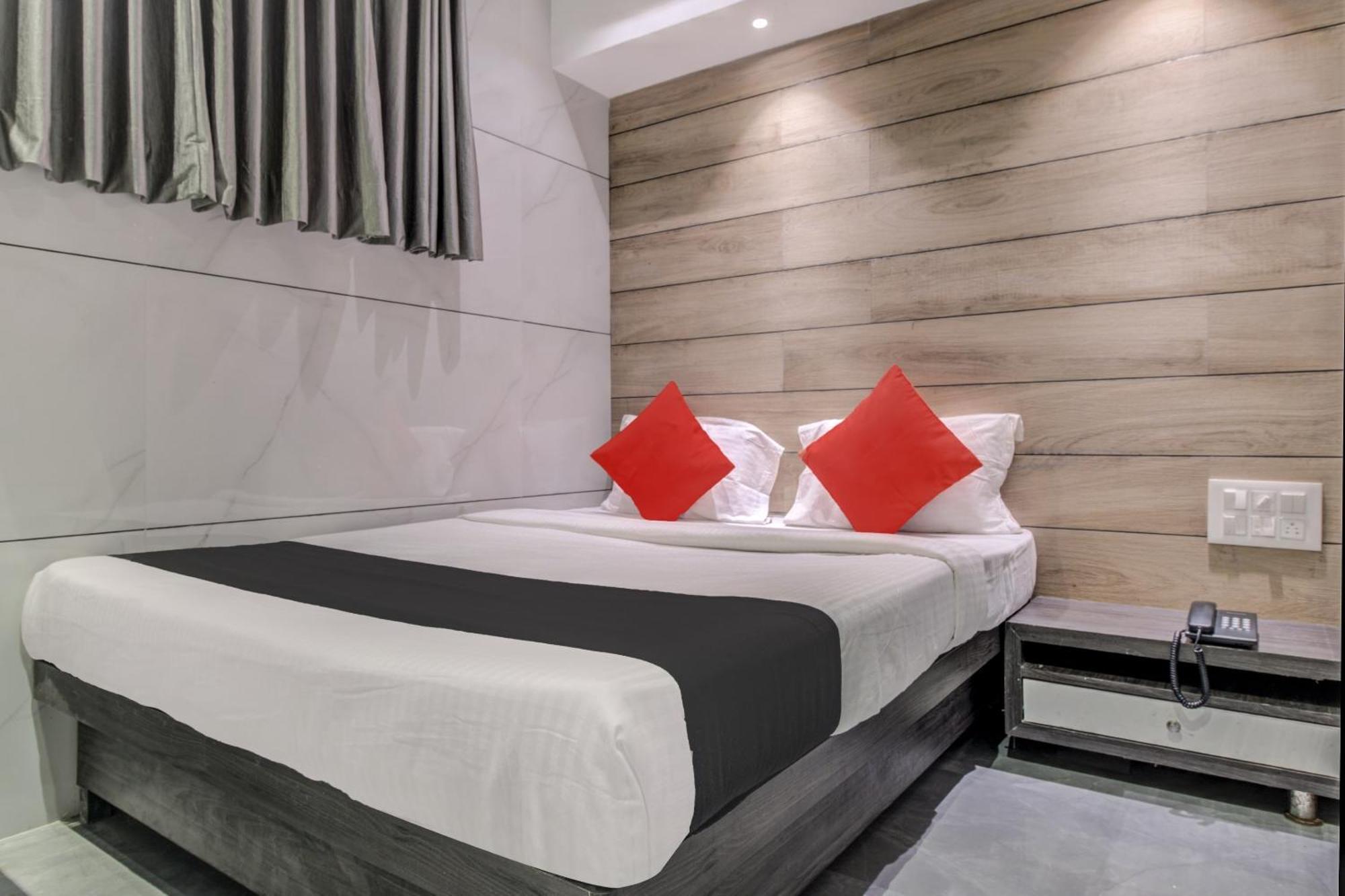 Hotel Spring Residency Мумбай Екстериор снимка
